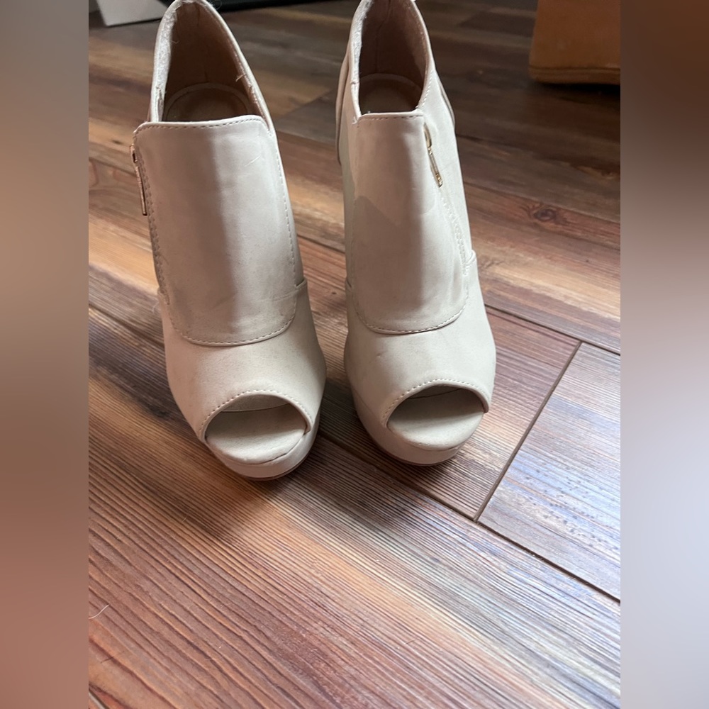 Tan heels